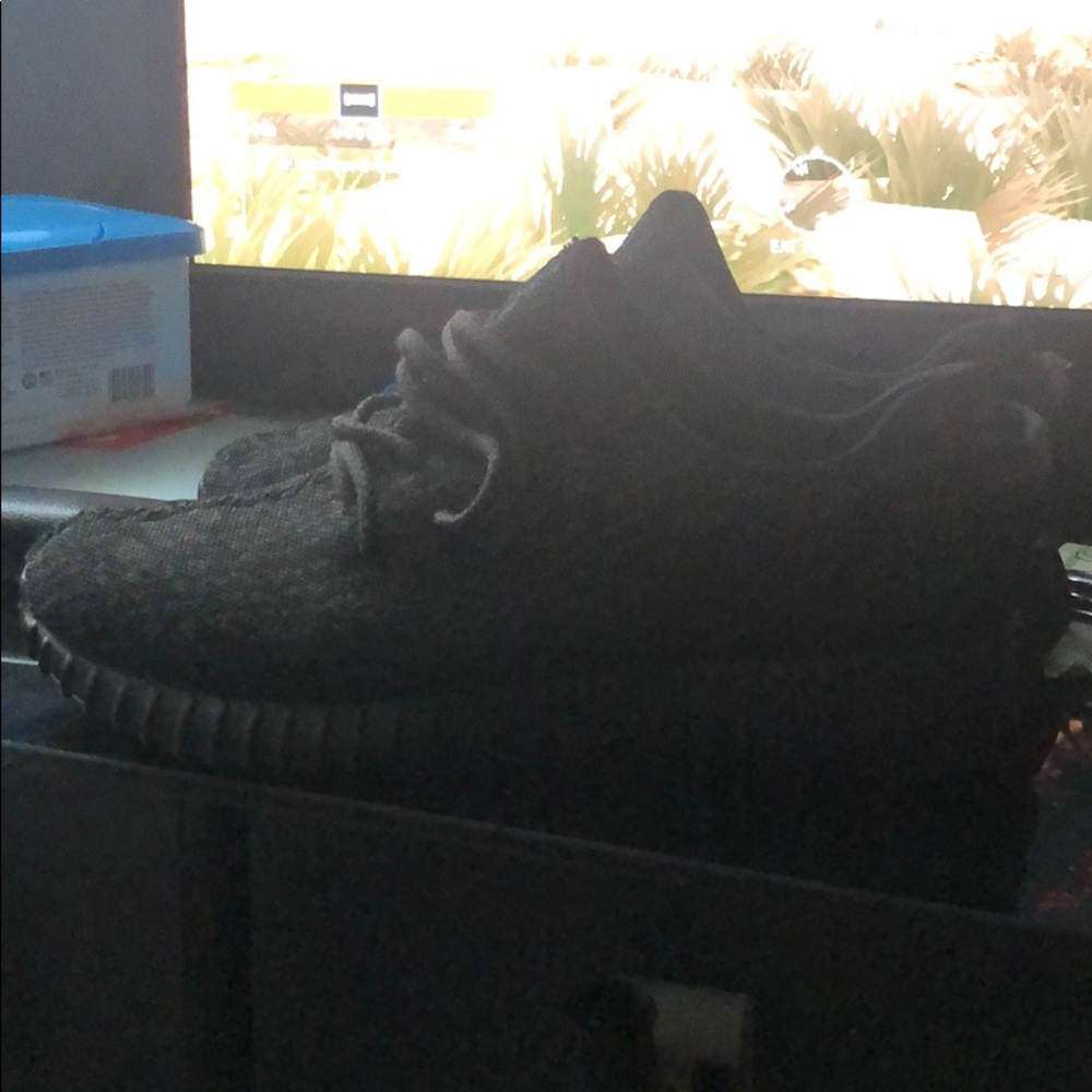 Yeezy pirate blacks